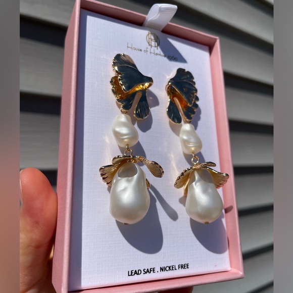 NEW House Of Harlow 1960 Gold Tone Leaf And Faux Pearl Dangle Drop Earrings - Picture 10 of 12